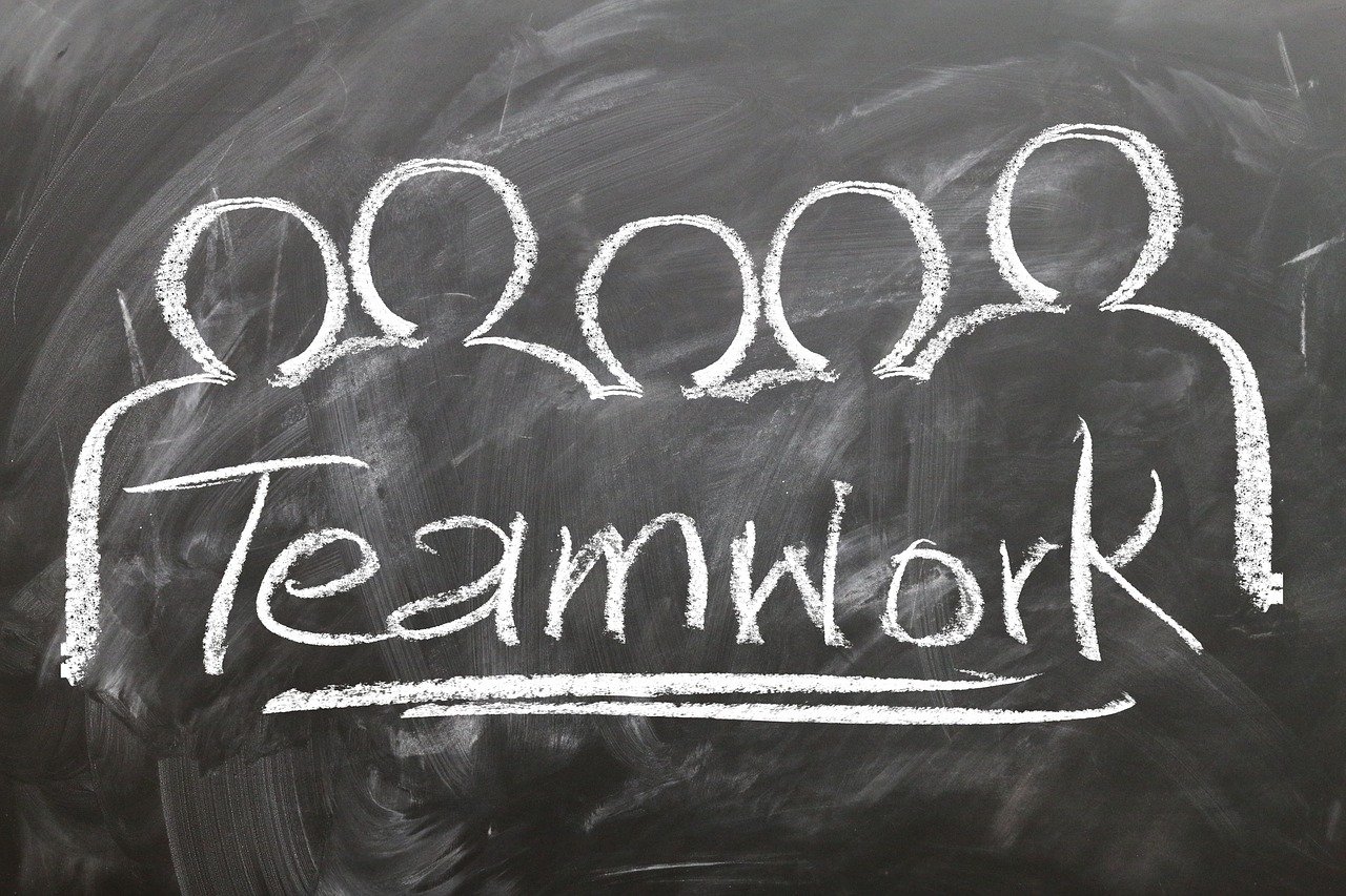 découvrez l'importance du travail d'équipe et comment la collaboration renforce la productivité et l'innovation au sein des organisations. apprenez des stratégies pour améliorer la communication et le partage des responsabilités au sein de votre équipe.